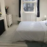 New! Seaside Central Scarborough Apartment