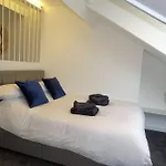 Apt 4 - Queens Court