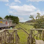 2X Double Bed - Glamping Wagon Dalby Forest
