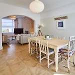 Host & Stay - Luna Terrace