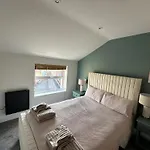 New Stylish One Bedroom