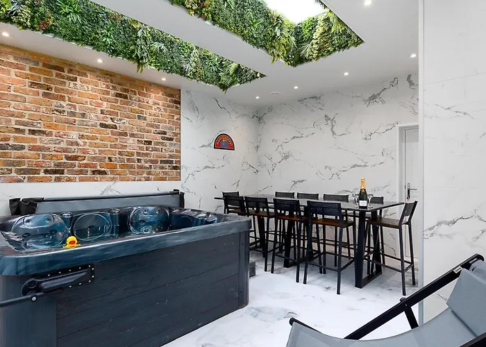 23 Trafalgar Square With Hot Tub And Cinema