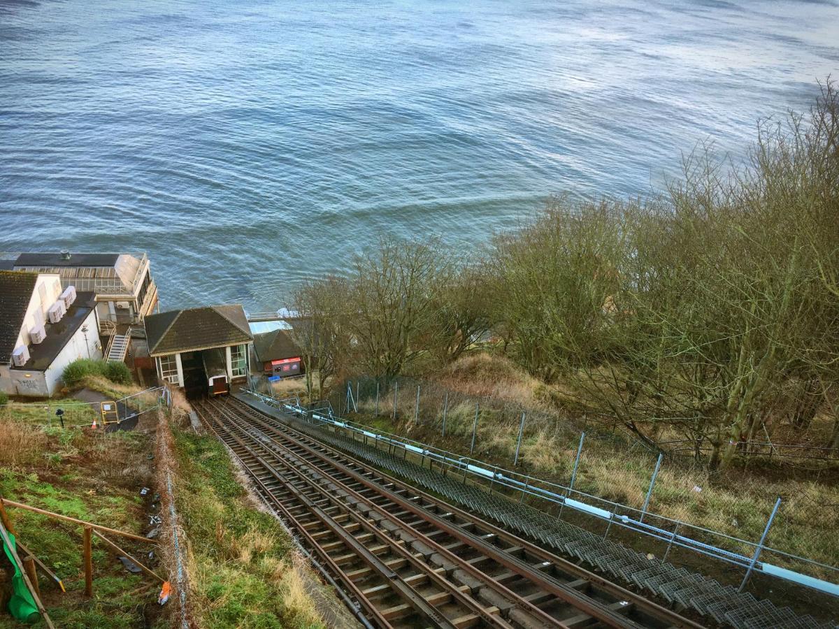 Apartment Penthouse, Private Balcony, Superb Views, Lift, Reserved Free Parking Scarborough
