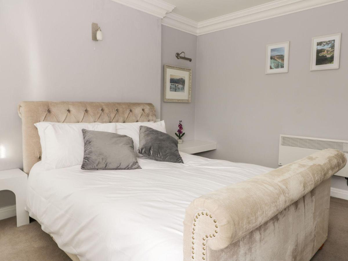 Apartment 7a Belvoir Terrace *