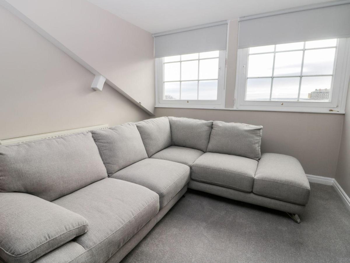 Apartment 7a Belvoir Terrace *