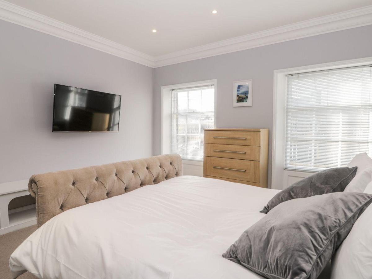 Apartment 7a Belvoir Terrace *