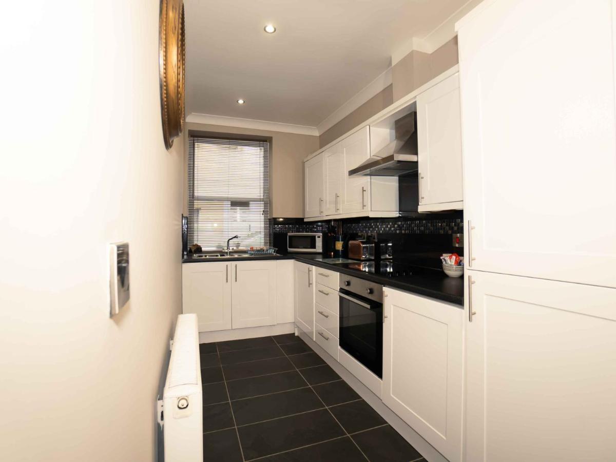 Pass The Keys Stones Throw Apartment, South Cliff, Scarborough