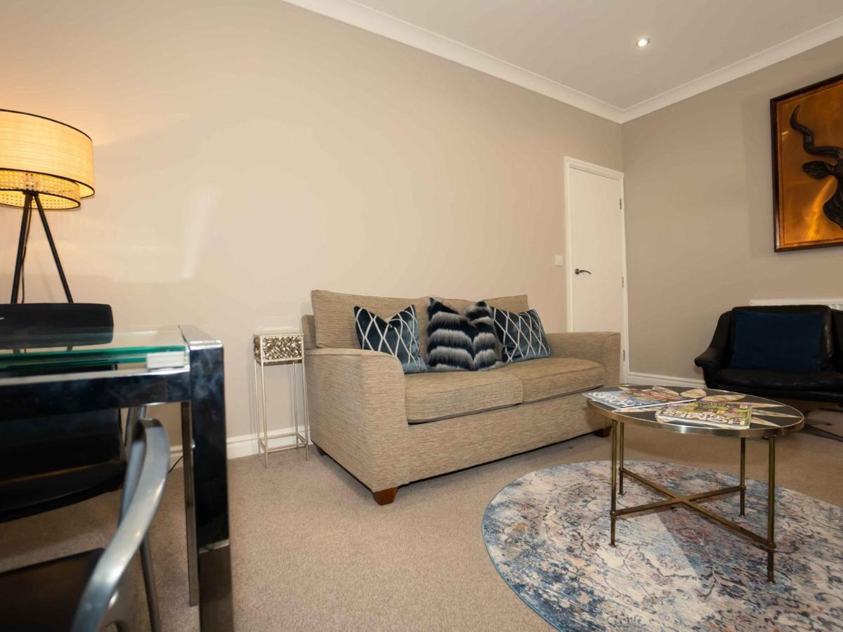Pass The Keys Stones Throw Apartment, South Cliff, Apartment Scarborough