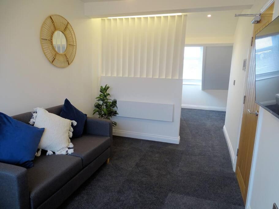 4 - Queens Court Apartment *