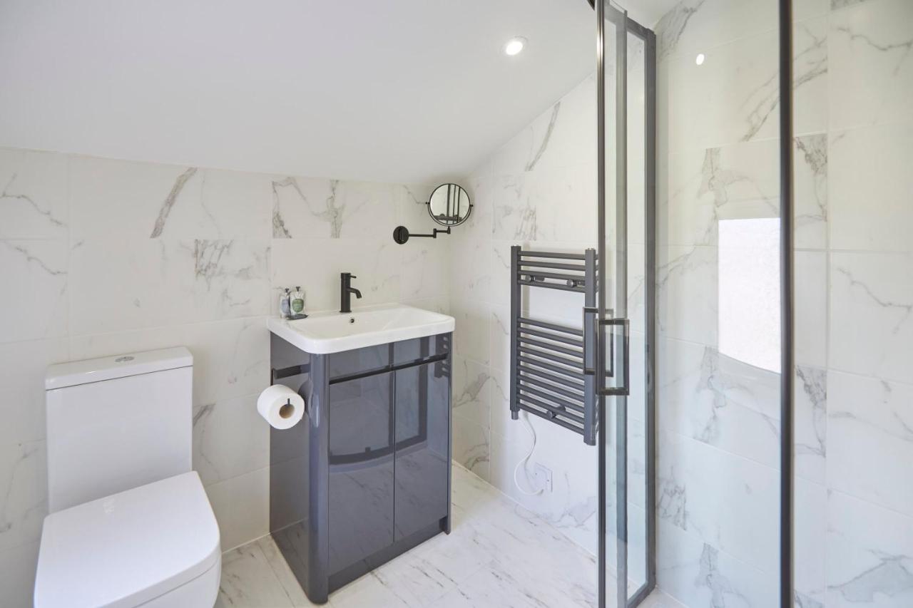 Host & - Alma Square Apartment