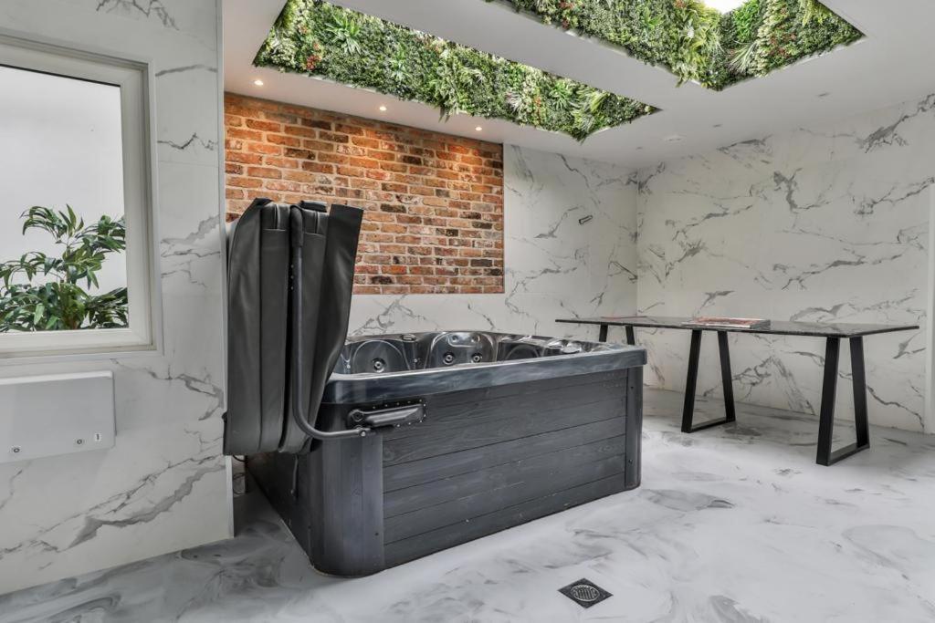 23 Trafalgar Square With Hot Tub And Cinema Holiday home Scarborough