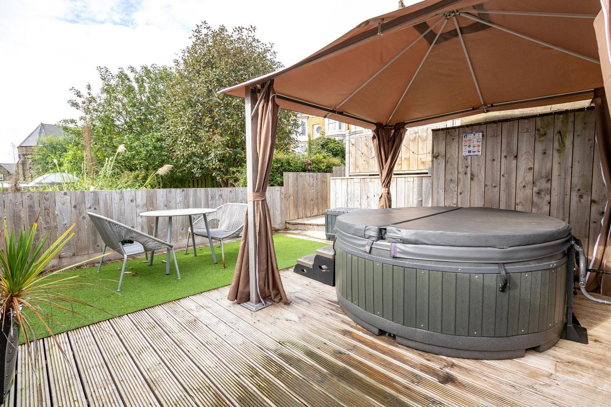 Seadream Luxury With Hot Tub Apartment
