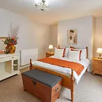 Host & Stay - Central Retreat