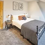 Host & Stay - Clifton House