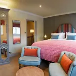 The Plough Inn & Cottages