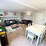 South Cliff Apartment With Garden