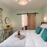 Plantation Cottage