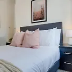 Ultra Luxe Scarborough 2 Bedroom Apartments Near Beach, Centre & Peasholm Park