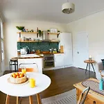 Host & Stay - Marine Sands