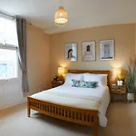 Host & Stay - Marine Sands
