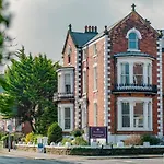 Rowntree Lodge
