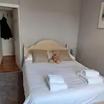 Trafalgar Shortstop Apartment