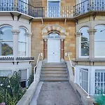 Host & Stay - The Beach House @ Scarborough