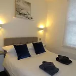 Apt 3 - Queens Court