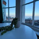 Seaview Ground Floor Flat Fast Wifi & Free Parking