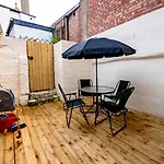 New! Apartment With Outside Decking Area
