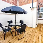 New! Apartment With Outside Decking Area