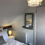 Granby House Holiday Apartments, Apartment 3, In The Old Town, Free On Street Parking Included
