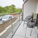 Host & Stay - Scarborough View Luxury Apartment
