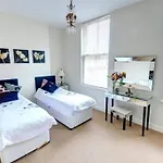 Osprey - Modern Apartment In Fab Location - Sleeps Up To 5!
