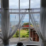 Seaview Ground Floor Flat Fast Wifi & Free Parking