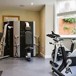 Strathmore Apt Scarborough, Pool, Gym, Parking