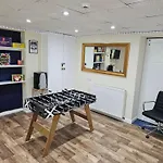 Ground Floor Apartment Up To 6 Guests With Games Chill Out Room