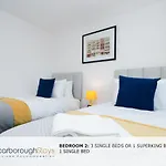 Hibernia Place, 3 Bedroom Townhouse With Patio & Seating Area - Free Parking
