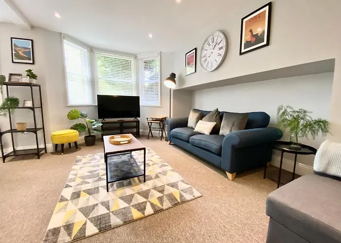 South Cliff Apartment With Garden