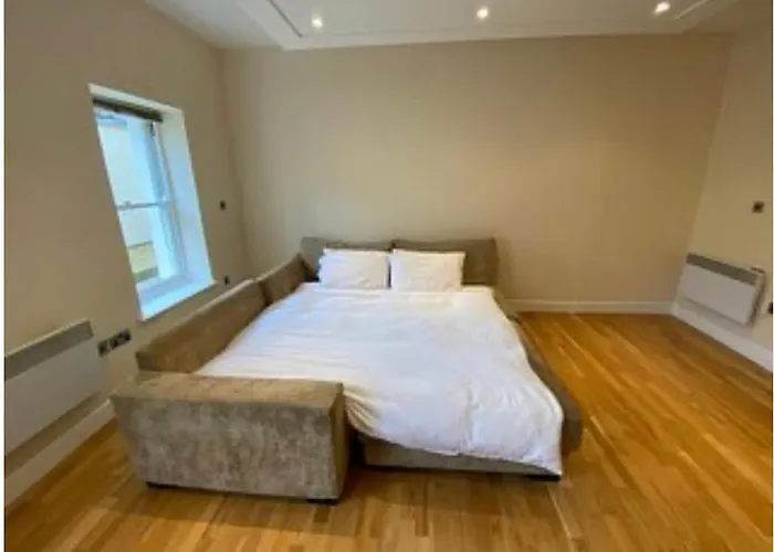Easby Breakaways - **Modern Apartment 5 Mins From South Bay, Scarborough**