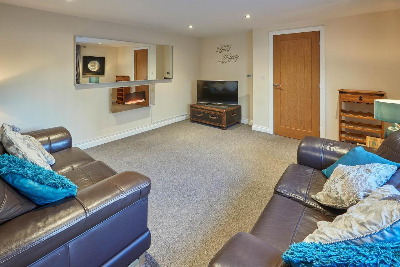 Host & - Sitwell Holiday home