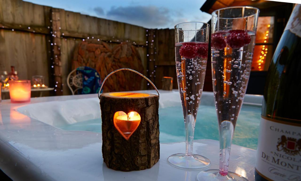 Campsite Pinewood Park - Tipis, Hot Tubs And 4*