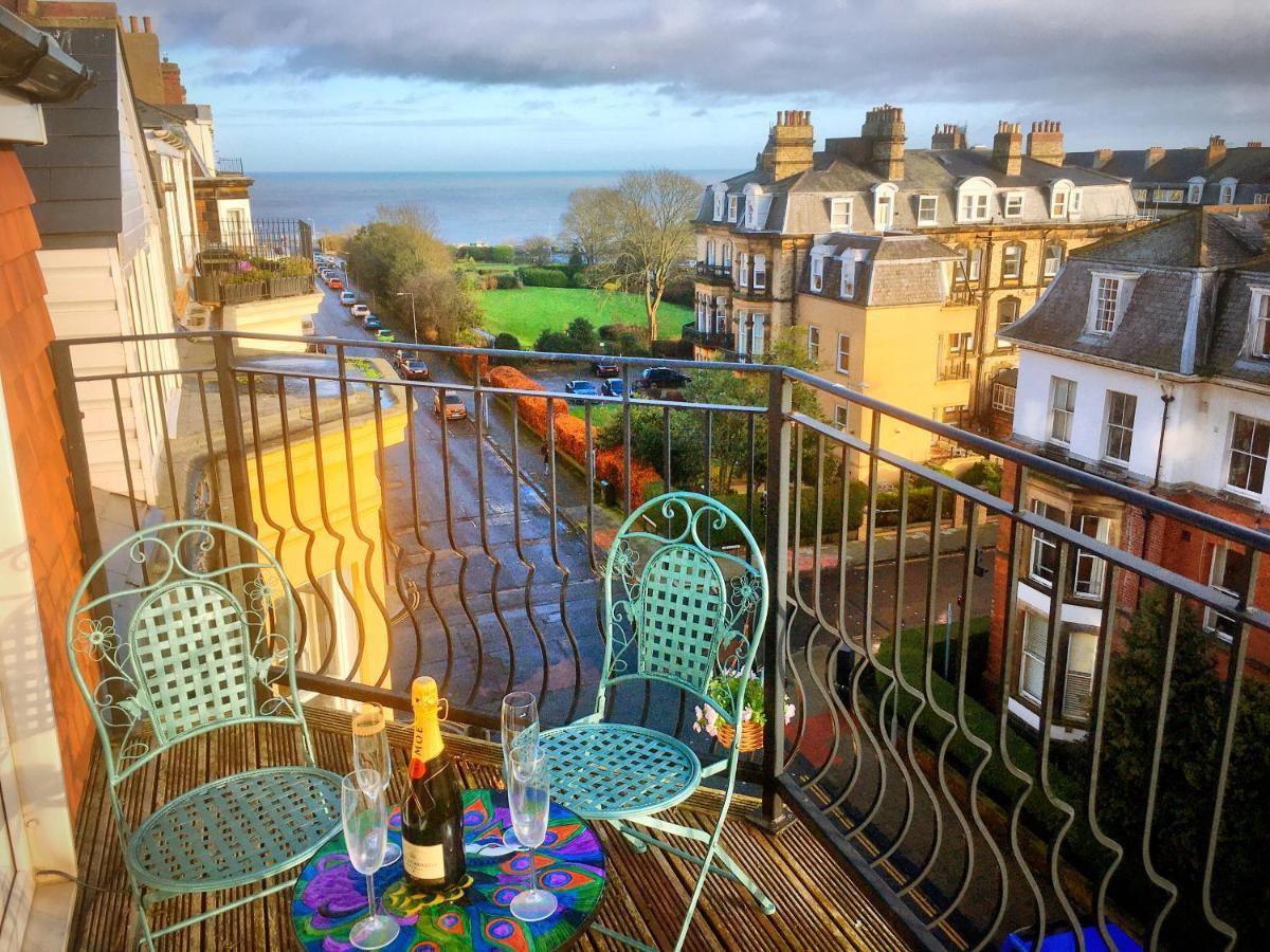 Penthouse, Private Balcony, Superb Views, Lift, Reserved Free Parking Apartment