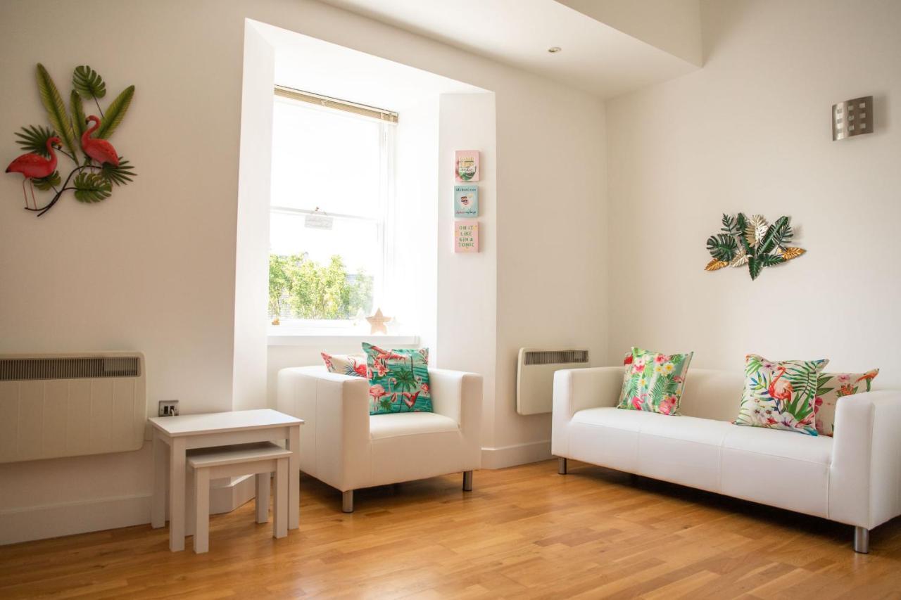 Apartment Penthouse Pad *