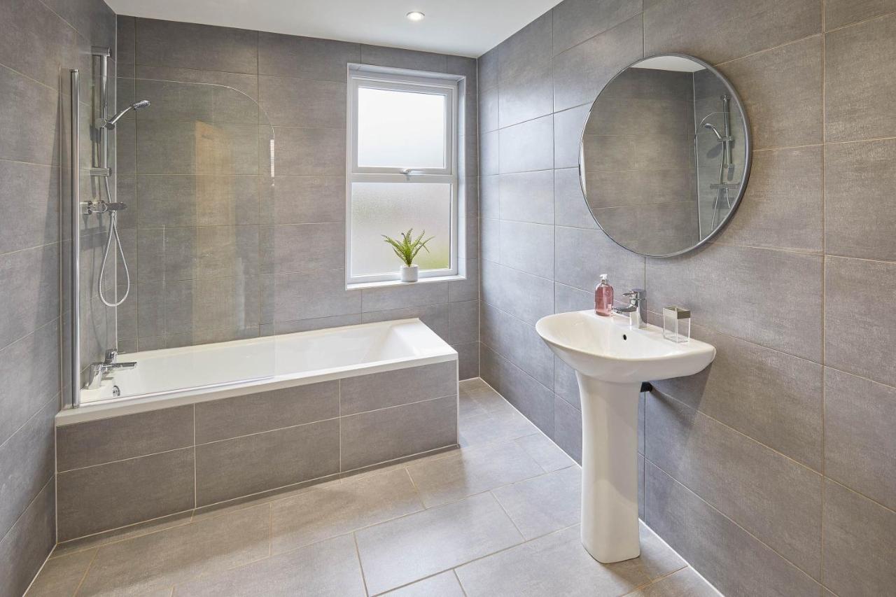 Host & - Clifton House Holiday home