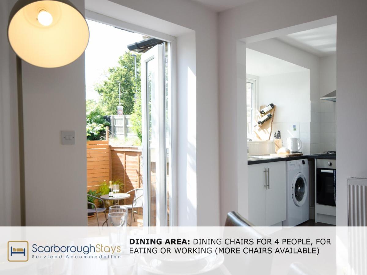 Candler - 3 Bedroom Townhouse With Parking - Patio Area & Seating Holiday home Scarborough