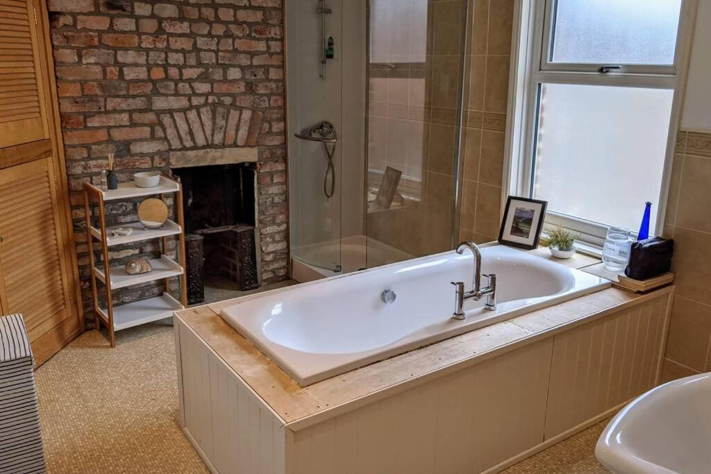 200 Year Old Large Townhouse With Sea Views Scarborough
