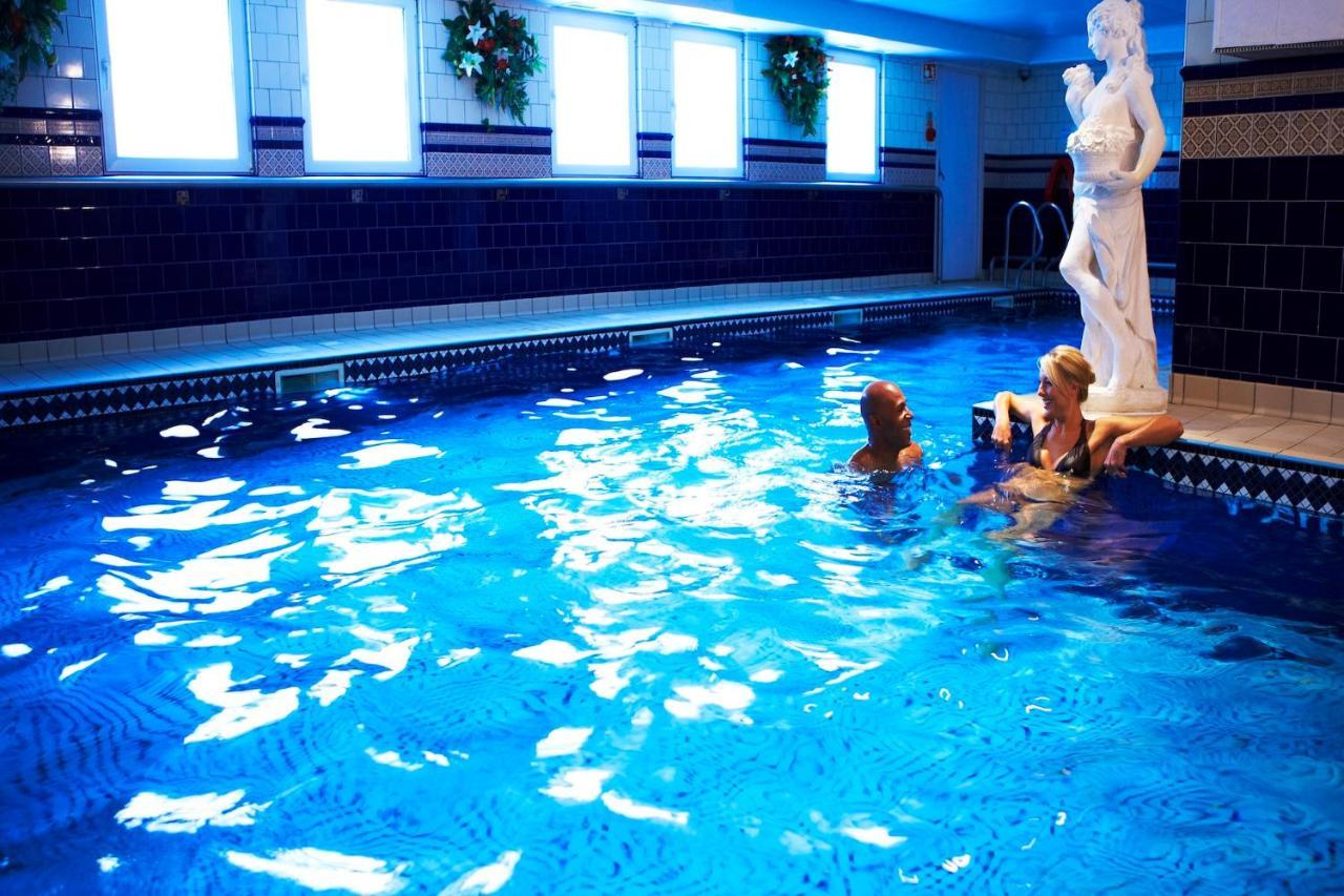 The Hot Tub, Pool, Gym, Location Scarborough