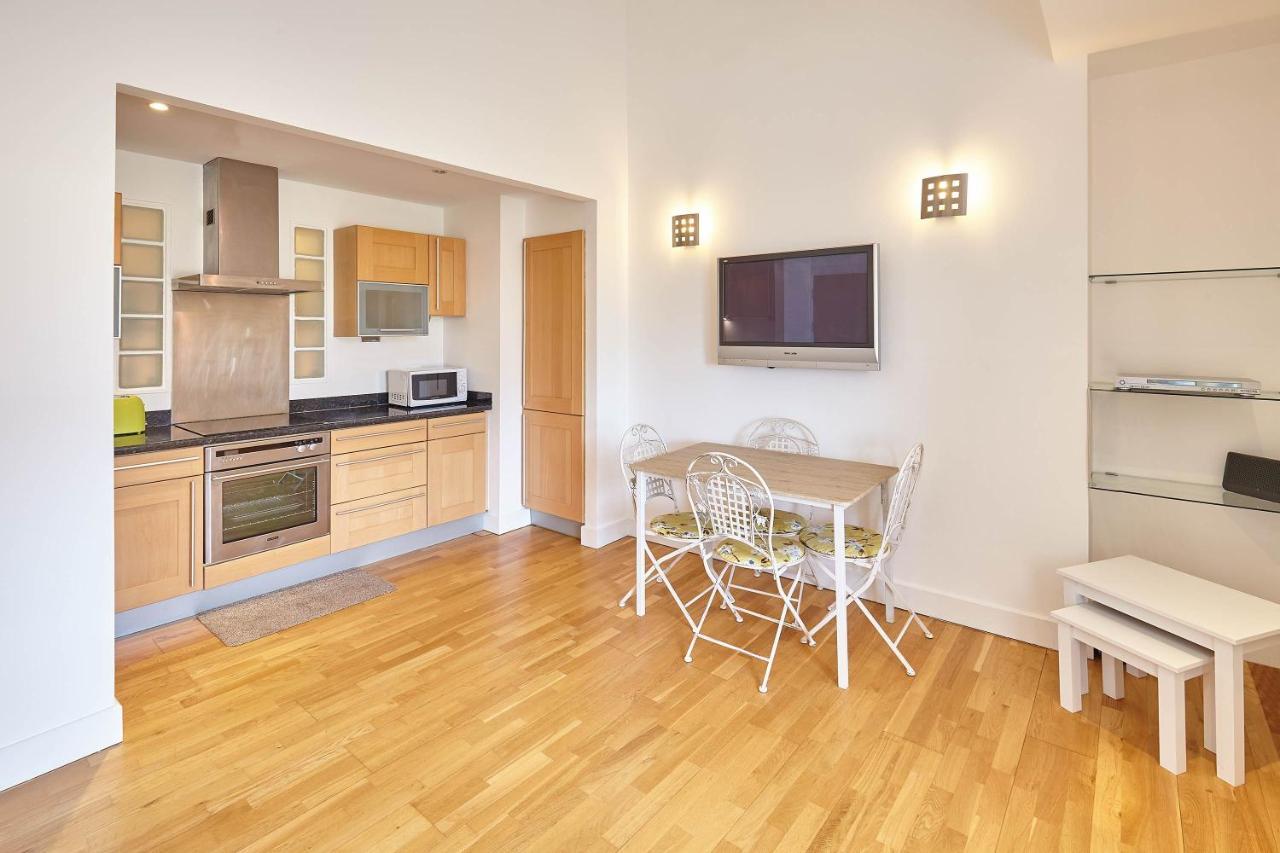 Apartment Host & - Penthouse Pad