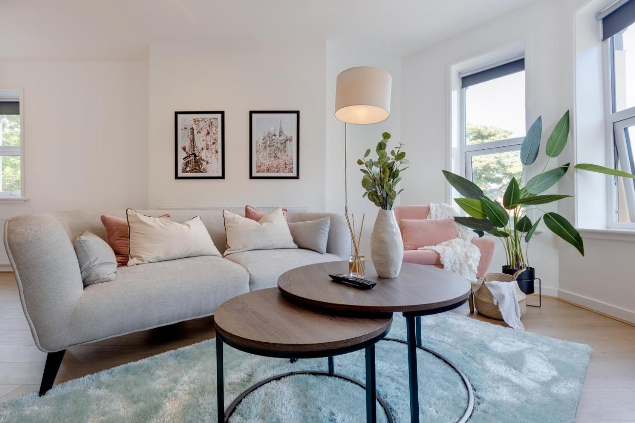 Ultra Luxe 2 Bedroom Near Beach, Centre & Peasholm Park Scarborough